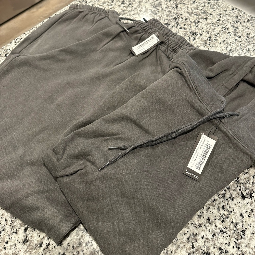 Matching acid grey boohoo sweatsuit